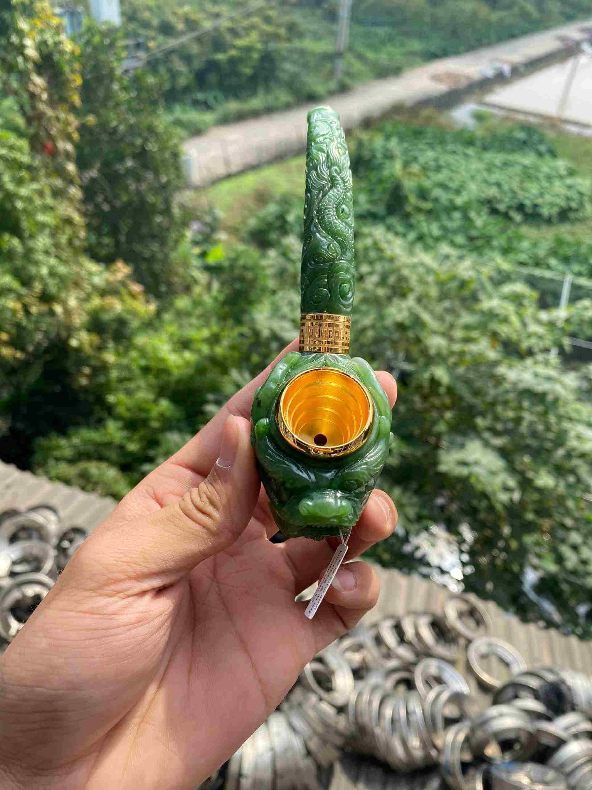 Kết hợp chất liệu đa dạng gồm ngọc bích và vàng